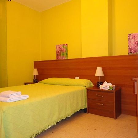 Hotel Pension Mode Lérida Quarto foto